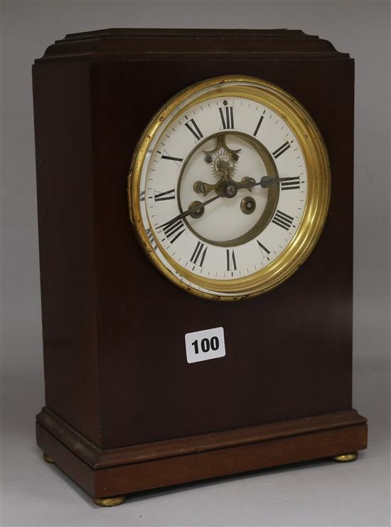 A mantel clock